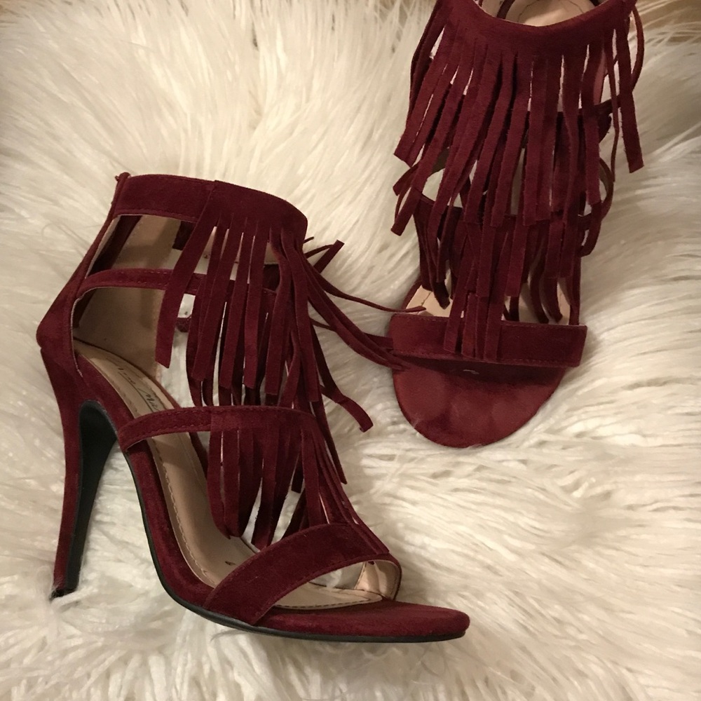 Maroon fringe sandal